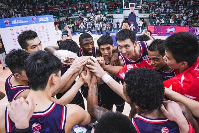 集结日突围战来临，阿贾克斯围绕CBA季后赛篮板制胜，底气十足，年轻球员得到机会的简单介绍
