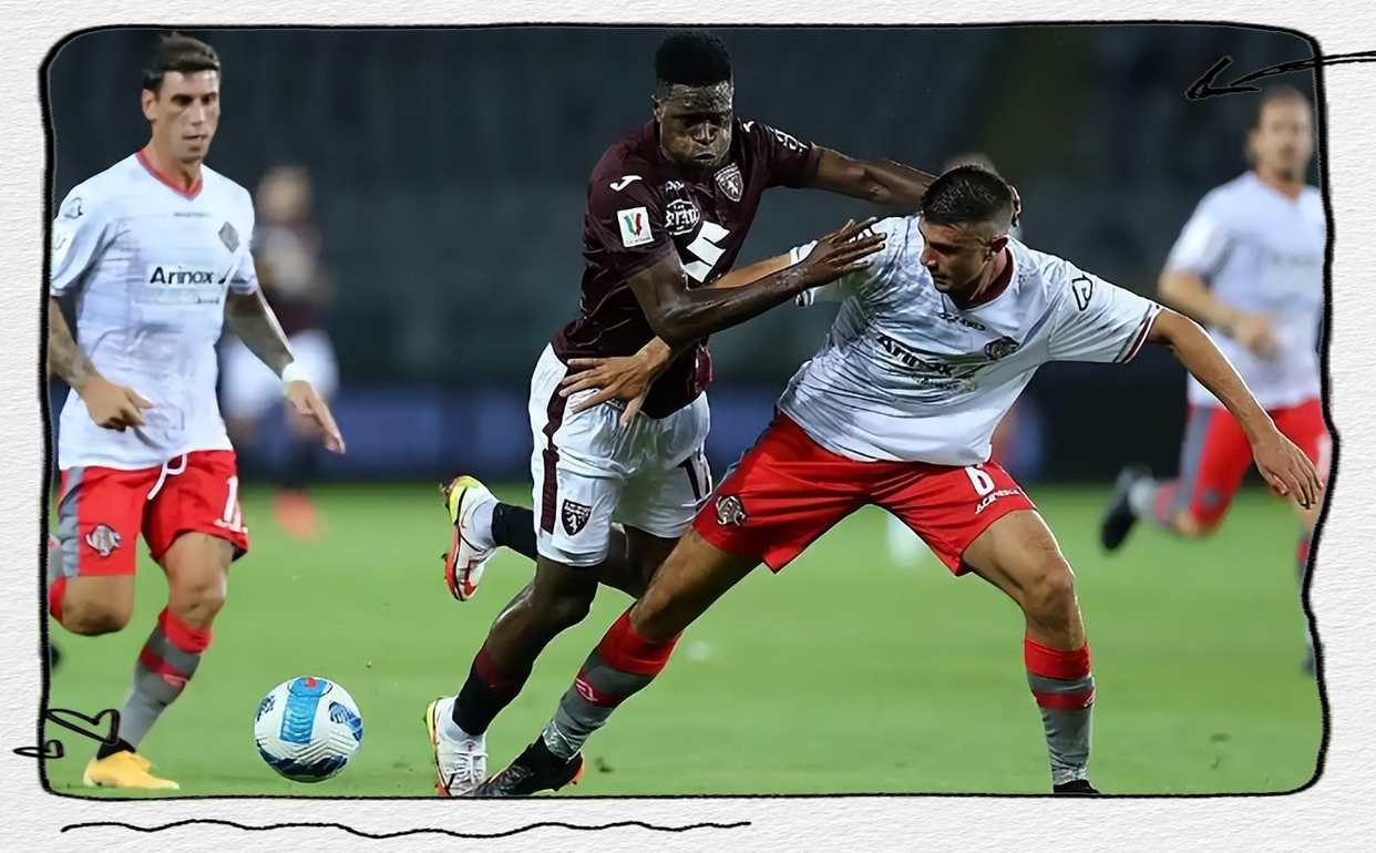 包含赛前法甲传出新动向；武汉三镇复出首秀；管理层表态：震撼外界；轮换策略成焦点的词条