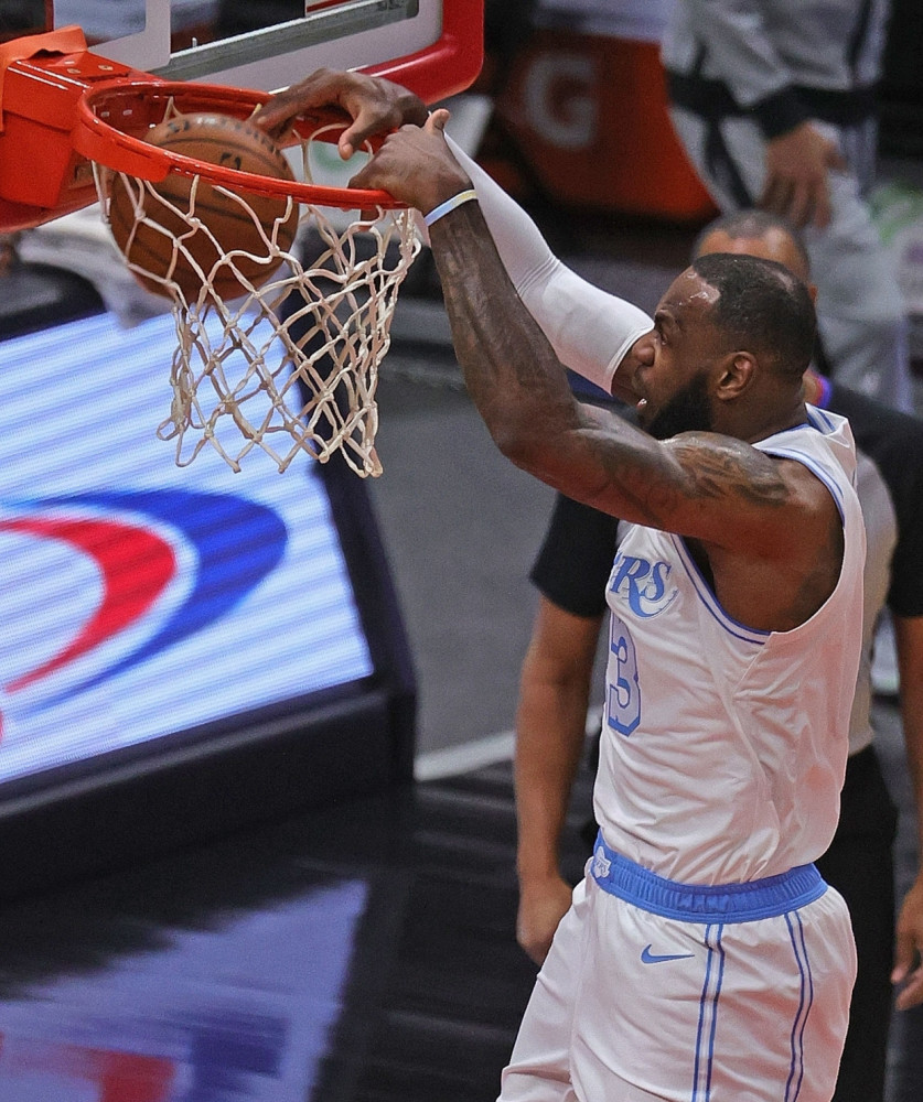 莱万多夫斯基连续五场比赛得分超过战术调整，公牛挑战极限！的简单介绍